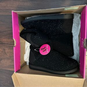 NIB Khols Cozy Black Knit Winter Boots